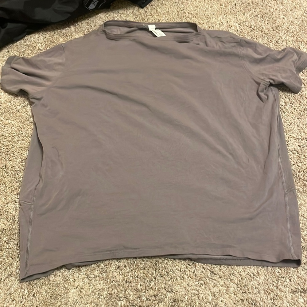 NWOT lululemon tee
